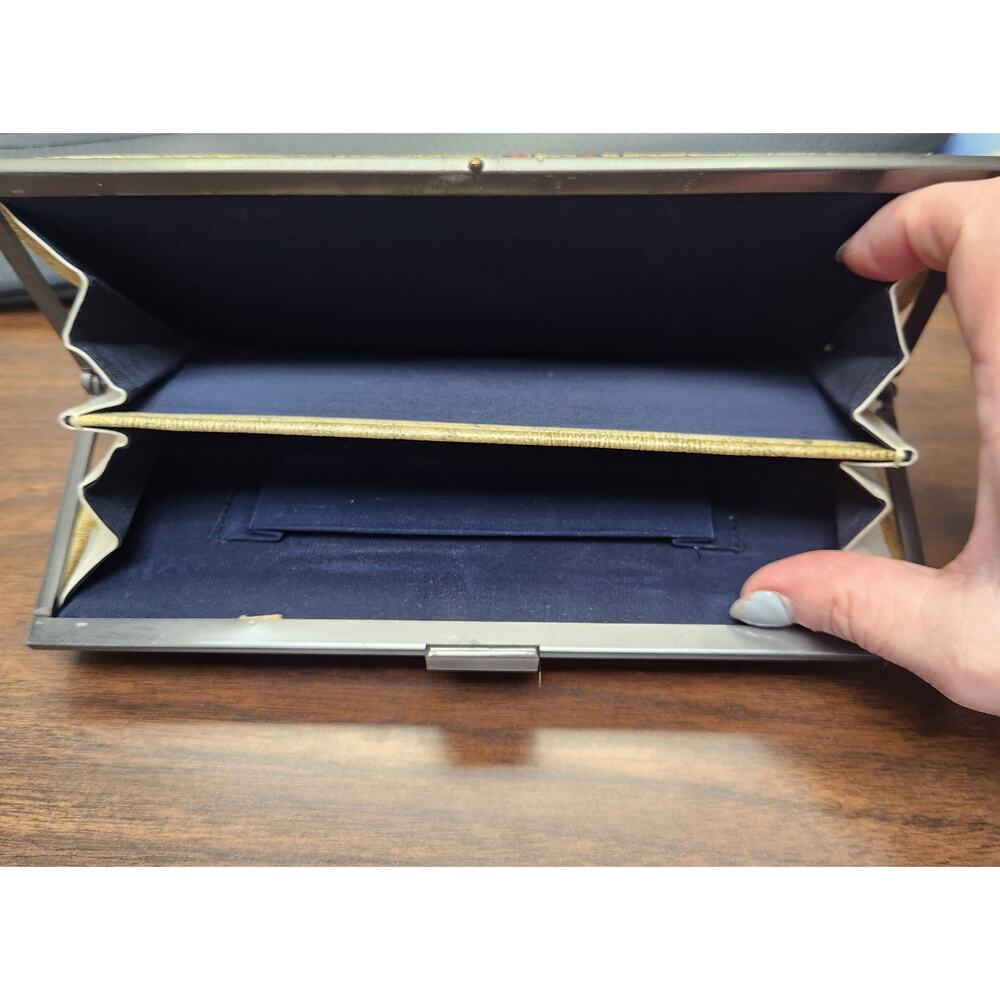 Ladies Clutch Wallet 9"x4"x.75" - Picture 5 of 8